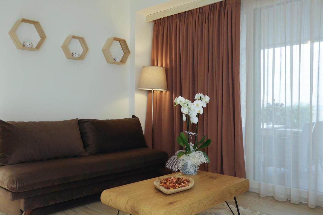 Steleni Seaside Apartments Nea Iraklitsa Exterior photo